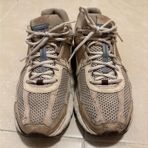 Nike Zoom Vomero 5 Oatmeal Size 9.5 US Women / 8 US Men